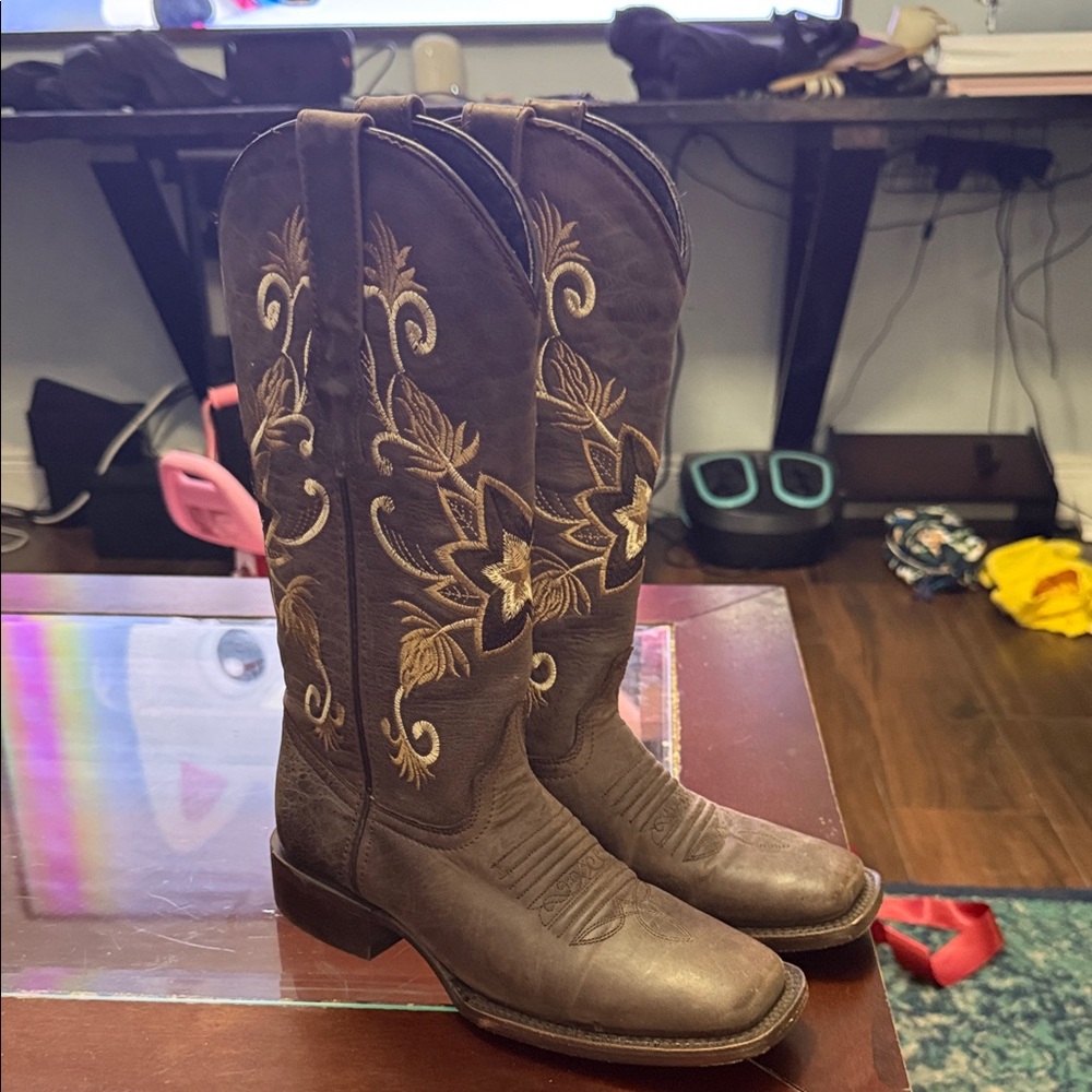 Soto Brown Embroidered Western Boots